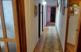 Apartament de 3 camere, decomandat, 2 bai, etaj intermediar, zona Gara