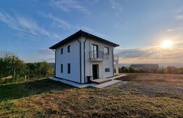 Casa cu priveliste deosebita, 4 camere,  120 mp util,  939 mp teren, Barnova