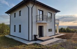 Casa cu priveliste deosebita, 4 camere,  120 mp util,  939 mp teren, Barnova