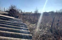 Casa bătrânească, 2 camere, 60mp, 2800 mp teren, Osoi