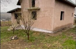 Casa cu etaj, la rosu, 4 camere, 128 mp utili, teren 651 mp, in zona Ciurea