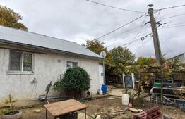 Casa batraneasca si teren 550 mp, la soseaua Bucium