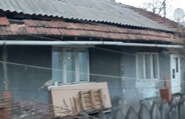 Casa batraneasca, 80 mp, mobilat/utilat, zona Podul de Piatra