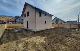 Casa de 4 camere, 100 mp utili, 425 mp de teren, Letcani