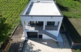 Casa 4 camere, 200 mp, 1050 mp teren, zona Ciurbesti 