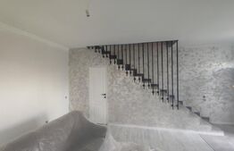 Casa tip triplex, 77 mp, 220 mp teren, curte separata, Horpaz