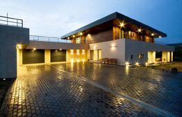 Casa exclusivista, 523 mp utili, teren de 7500 mp