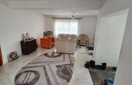 Casă spațioasă în Tătărași, ideală pentru familie sau activități comerciale