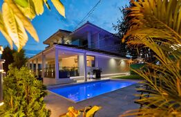 Casa lux 5 camere, 280 mp utili, piscina, Bucium