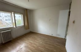 Apartament de 3 camere, decomandat, etaj 1, Nicolina 2