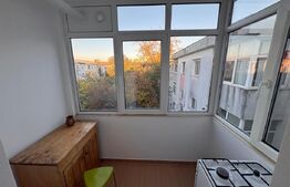 Apartament de 3 camere ,68 mp , zona Nicolina