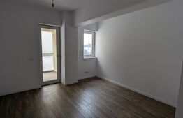 Apartament decomandat 3 camere, 2 balcoane, loc de parcare, pe malul lacului