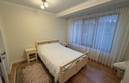  Apartament de lux cu 3 camere, 120 mp, curte privată de 70 mp, zona Palas Mall