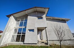 Casa moderna  cu 5 camere , proiect deosebit in Letcani