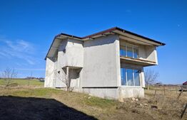 Casa moderna  cu 5 camere , proiect deosebit in Letcani