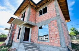 Casa la rosu  4 camere, 106 mp, zona Miroslava