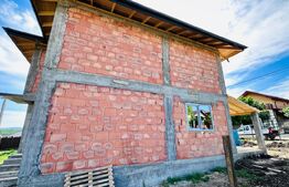 Casa la rosu  4 camere, 106 mp, zona Miroslava