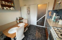 Apartament de vanzarre cu 3 camere, 63 mp, decomandat, zona centrala