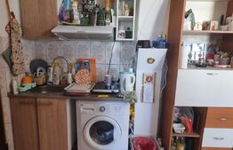 Garsoniera cu baie si geam mare  - scara foarte ingrijita