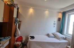 Garsoniera cu baie si geam mare  - scara foarte ingrijita