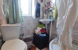 Garsoniera cu baie si geam mare  - scara foarte ingrijita