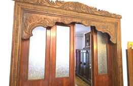 Casă individuală cu arhitectură clasică, renovată exterior, ultracentrala