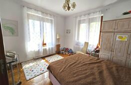 Casă individuală cu arhitectură clasică, renovată exterior, ultracentrala