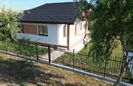 Casa cocheta de vanzare, cu 3 camere, zona Ciurea