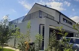 Casa cu 4 camere, cu beci si garaj, in Tomesti