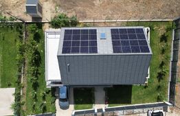 Casa cu 4 camere, cu beci si garaj, in Tomesti