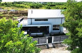 Casa cu 4 camere, cu beci si garaj, in Tomesti