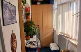 Aprtament de vanzare, cu 3 camere, zona Podul Ros