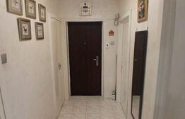 Aprtament de vanzare, cu 3 camere, zona Podul Ros