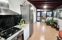 Apartament la casa 4 camere - Bucium