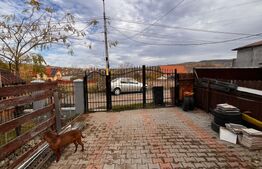 Apartament la casa 4 camere - Bucium