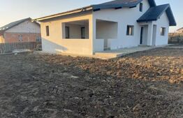 Casa 5 camere 160 mp utili, 500 mp teren, zona Dumesti