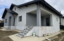 Casa 5 camere 160 mp utili, 500 mp teren, zona Dumesti