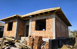 Casă 3 camere si beci, nouă 2026 – parter, vedere superbă la lacul Ciurbesti