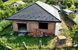 Casă 3 camere si beci, nouă 2026 – parter, vedere superbă la lacul Ciurbesti