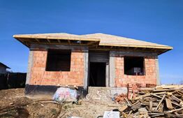 Casă 3 camere si beci, nouă 2026 – parter, vedere superbă la lacul Ciurbesti