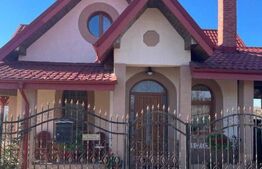 Vila de vanzare, 382 mp, zona Bucium 