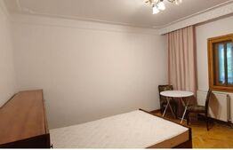 Apartament 3 camere, 80 mp, zona Arcu 