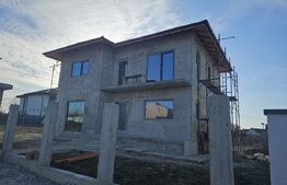 Vila 4 camere, 147 mp, zona Hlincea