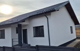 Casa frumoasa cu 3 camere in Ciurbesti
