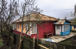 Casa Comarna cu 3500 mp teren la asfalt