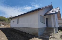 Casă parter cu panoramă deosebită, acces excelent și toate utilitățile