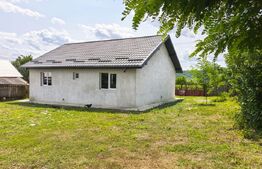 Casă parter de vânzare, 67 mp utili, teren 500 mp, front stradal, zona Erbiceni 