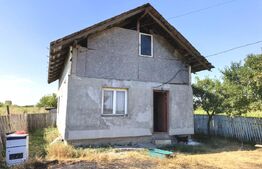 Casă P+M, 80 mp, teren 2.700 mp, zona Moreni