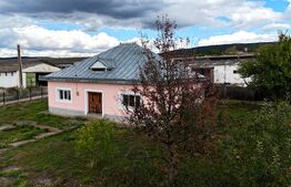 Casă parter, 3 camere, teren 1.240 mp și panoramă superbă – Comuna Țibana