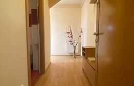 Apartament cu 2 camere, frumos, mansarda, perfect pentru tineri, zona linistita